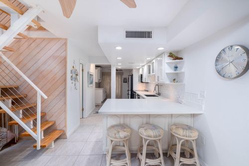 apt-o8-87200 Overseas Hwy, Islamorada, FL, 33036-3105 | Card Image