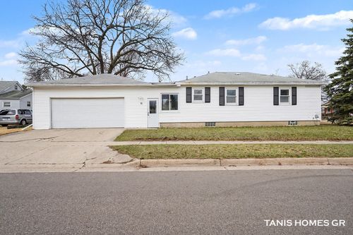 3691 Oriole Ave Sw, Wyoming, MI, 49509-3841 | Card Image
