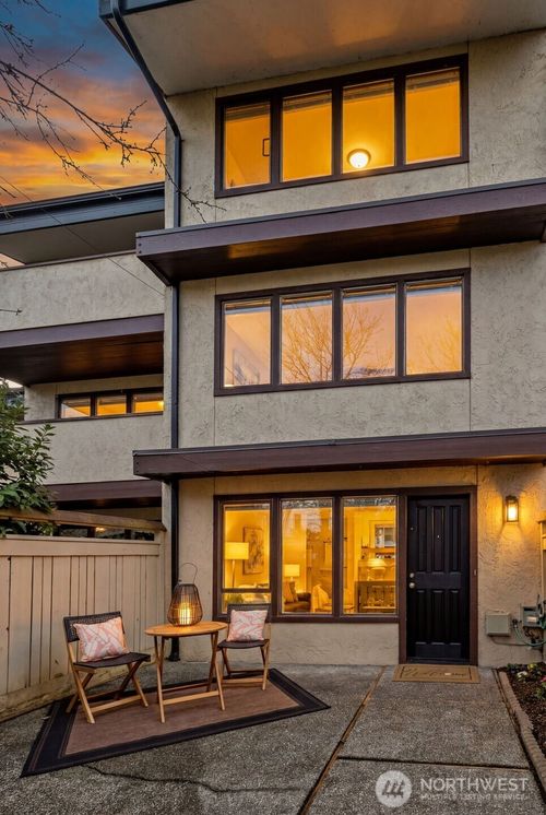 2009 42nd Ave E, Seattle, WA, 98112-2713 | Card Image