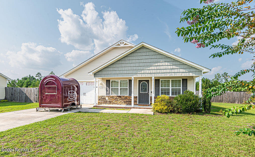 Rowland Dr, Richlands, NC 28574