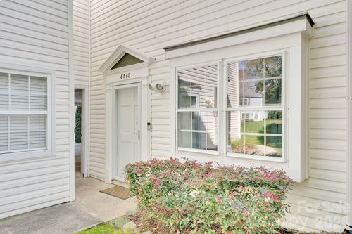 8510 Castle Pine Ct, Charlotte, NC, 28226-4693 | Card Image