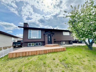 122 Leigh Cres, House detached with 6 bedrooms, 3 bathrooms and 3 parking in Fort Mcmurray AB | Image 1