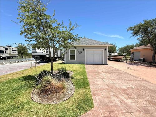 18 Augusta Cir, Aransas Pass, TX, 78336-2208 | Card Image