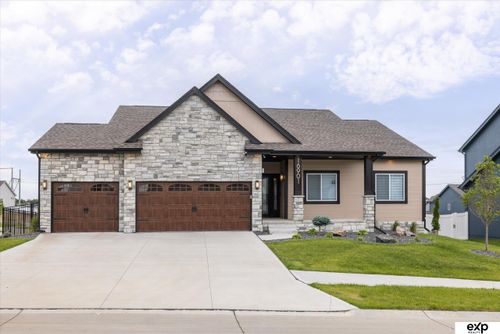 16901 Vernon Ave, Omaha, NE, 68116-4650 | Card Image
