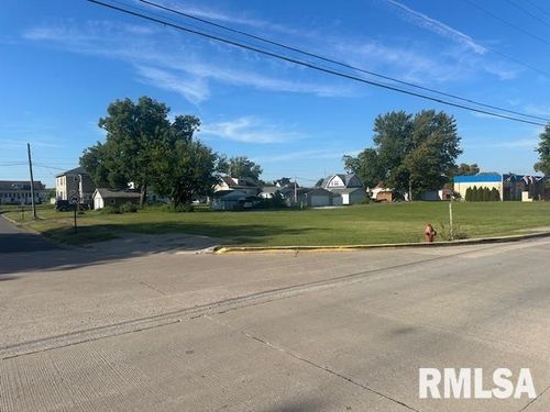 226 1st Ave E, Milan, IL, 61264-2504 | Card Image
