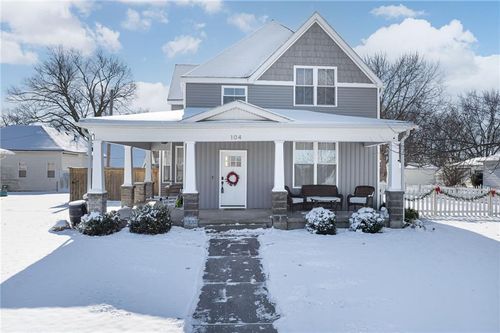 104 W Main St, Savannah, MO, 64485-1761 | Card Image