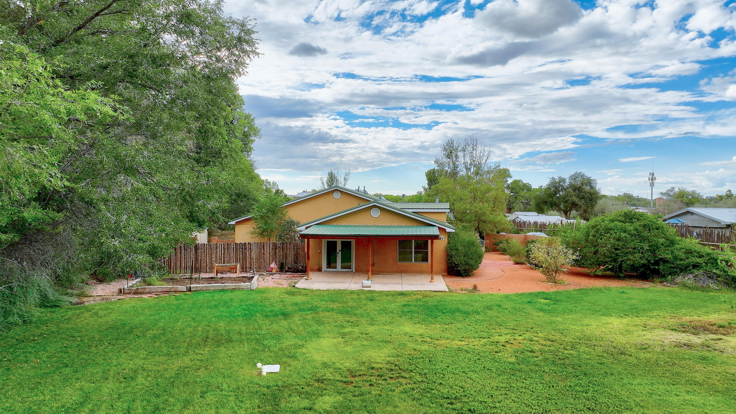 Camino Del Sol , Corrales, NM 87048