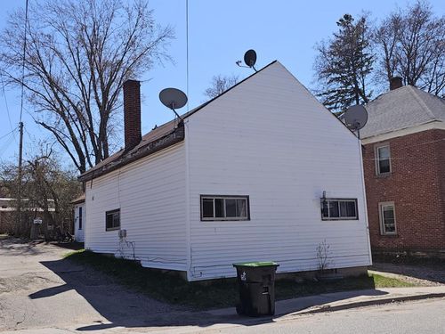 411 5th St, IRON MOUNTAIN, MI, 49801-2347 | Card Image