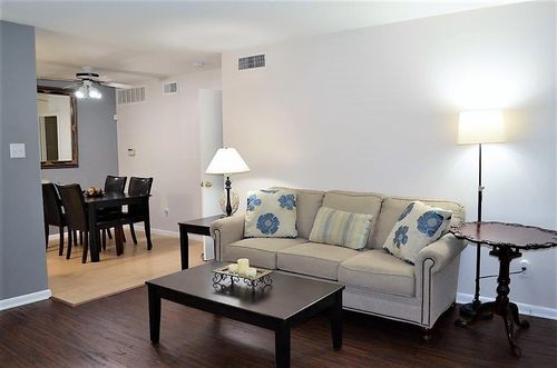 apt-22-2250 Bering Dr, Houston, TX, 77057-4718 | Card Image