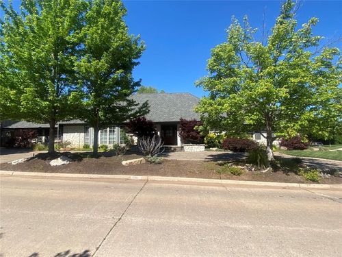 6815 N Country Club Dr, Oklahoma City, OK, 73116-4719 | Card Image