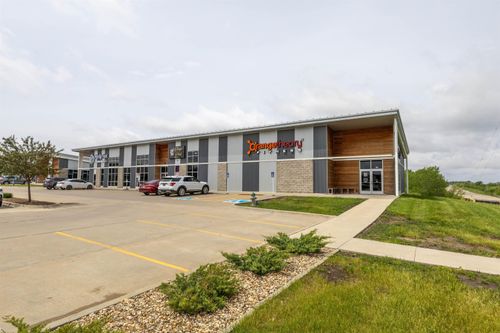 936 Viking Rd, Cedar Falls, IA, 50613-9538 | Card Image