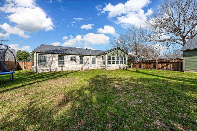 3218 Cumberland Ave, House other with 3 bedrooms, 2 bathrooms and 2 parking in Waco TX | Image 90