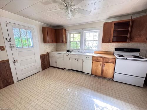 176 2nd St, Ronda, NC, 28670-8232 | Card Image