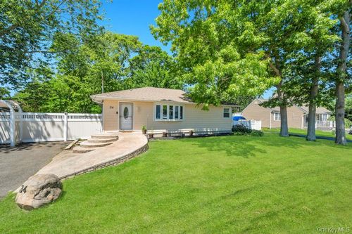34 Windus Drive, Brookhaven, NY, 11967 | Card Image