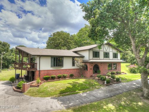 948 Oak Crst, Baxter Springs, KS, 66713-2928 | Card Image