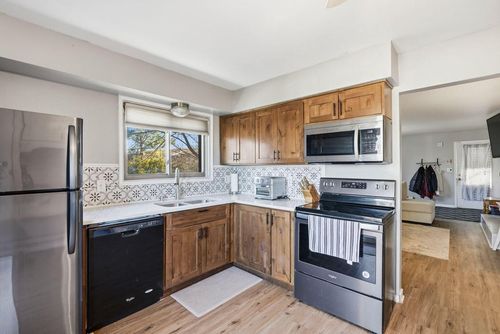 c4-1356 Greenhedge Road, Pewaukee, WI, 53072 | Card Image