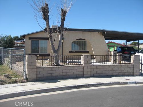 2040 Yosemite Dr, Barstow, CA, 92311-6744 | Card Image