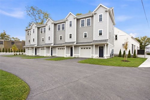 75 Croade St, Warren, RI, 02885-2735 | Card Image