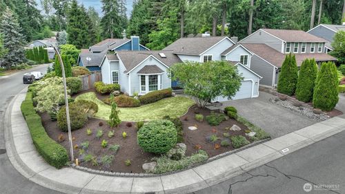 23900 Se 42nd Pl, Sammamish, WA, 98029-7532 | Card Image