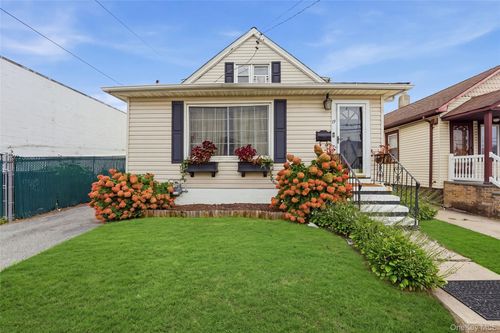19 Catherine Ave, Franklin Square, NY, 11010-1511 | Card Image