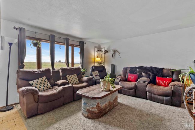 1090 Desjardin Rd, House other with 3 bedrooms, 2 bathrooms and 2 parking in Deary ID | Image 4