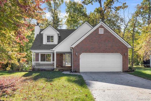 2875 Regency Dr, Lake Orion, MI, 48359-1173 | Card Image