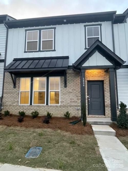 5846 Coulee Ln, Charlotte, NC, 28215-1025 | Card Image