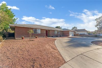 1985 University Circle, House other with 5 bedrooms, 2 bathrooms and null parking in Las Vegas NV | Image 2