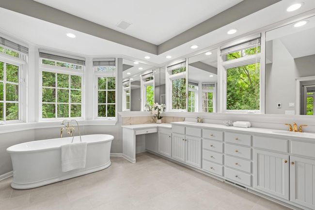 Primary Bath // Heated Floor | Image 15