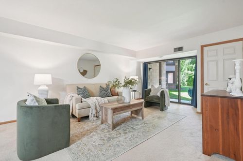130-1600 E Green Tree B Road, GLENDALE, WI, 53209 | Card Image