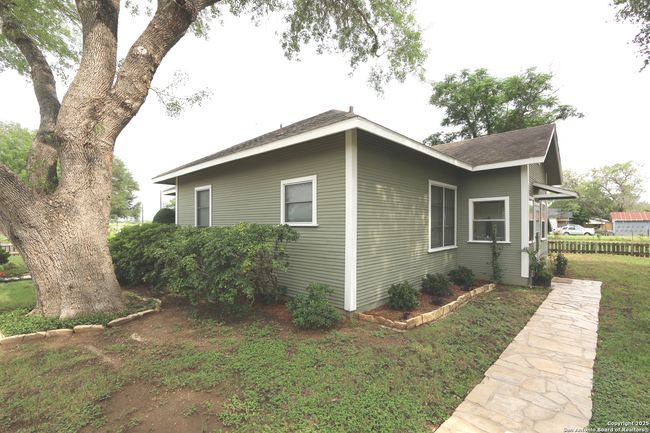 6359 Cooksey Rd, House other with 3 bedrooms, 2 bathrooms and null parking in Adkins TX | Image 10