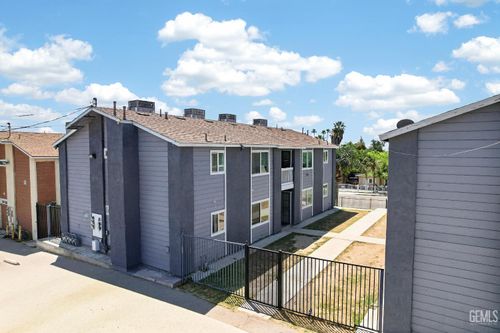 1304 Flower St, Bakersfield, CA, 93305 | Card Image