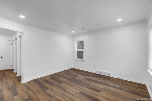 20039 Stout St, Detroit, MI, 48219-2065 | Card Image