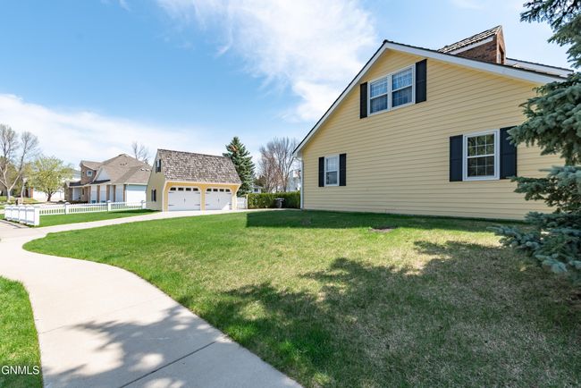 1872 Contessa Dr, House other with 4 bedrooms, 3 bathrooms and null parking in Bismarck ND | Image 35