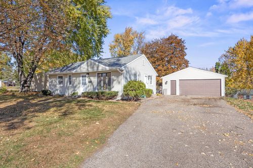 7832 58th Pl N, Crystal, MN, 55428-3235 | Card Image