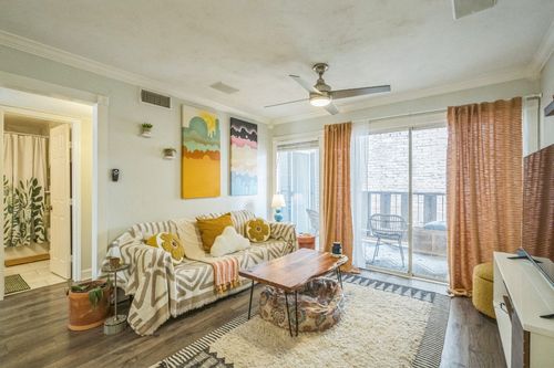 apt-107-1304 Summit St, Austin, TX, 78741-1123 | Card Image