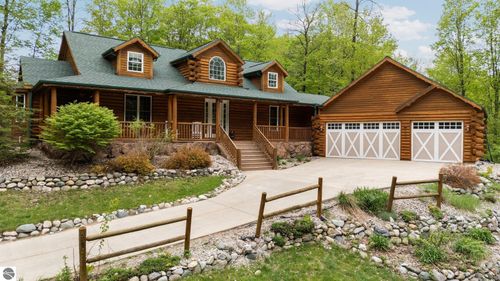 5592 Troon N, Bellaire, MI, 49615-5132 | Card Image