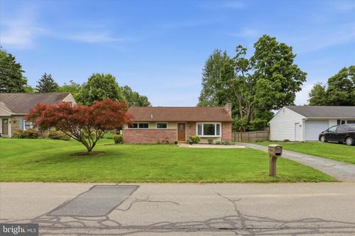 2608 Chestnut View Dr, Lancaster, PA, 17603-4157 | Card Image