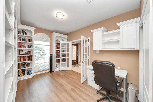 Study that can also be used as a bedroom. | Image 7