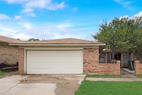 2106 Mistletoe Ave, Fort Worth, TX, 76110-1143 | Card Image