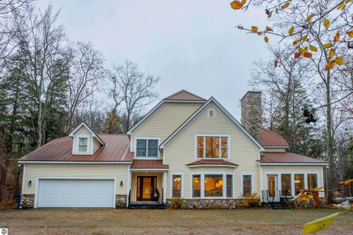 7754 Woodland Dr, Honor, MI, 49640-9494 | Card Image