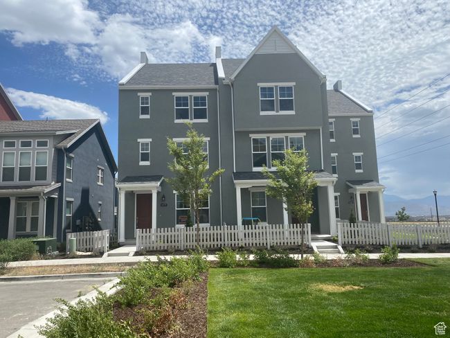 View of front of property featuring stucco siding, a fenced front yard, and a mountain view | Image 26