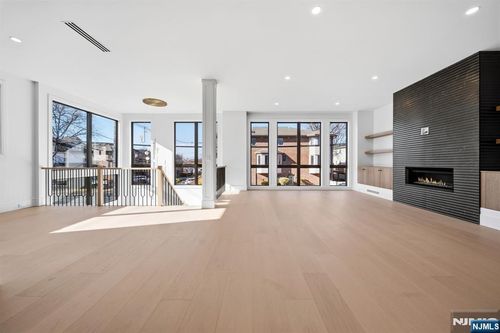 117 Henry St, Palisades Park, NJ, 07650-1124 | Card Image