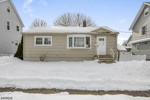 33 Daka Ct, Bloomfield, NJ, 07003-4026 | Card Image