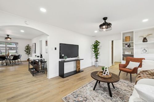 1815 Montview, San Antonio, TX, 78213-3158 | Card Image