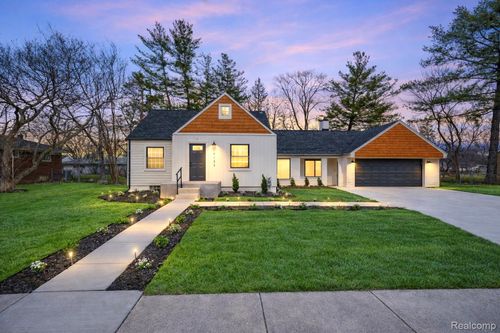 19133 Huntington Ave, Harper Woods, MI, 48225-2044 | Card Image