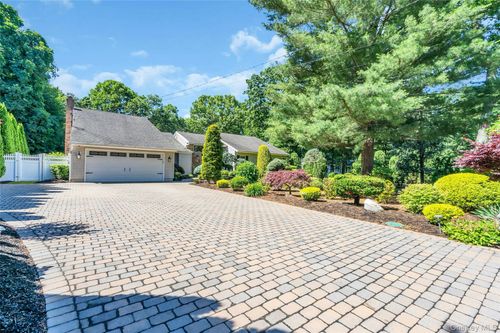 6 Averly Place, Smithtown, NY, 11787 | Card Image