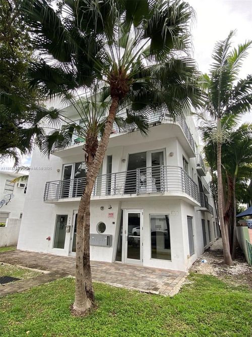 apt-1-945 Michigan Ave, Miami Beach, FL, 33139-5387 | Card Image