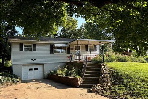 1609 Green Valley Rd, Saint Joseph, MO, 64505-1220 | Card Image