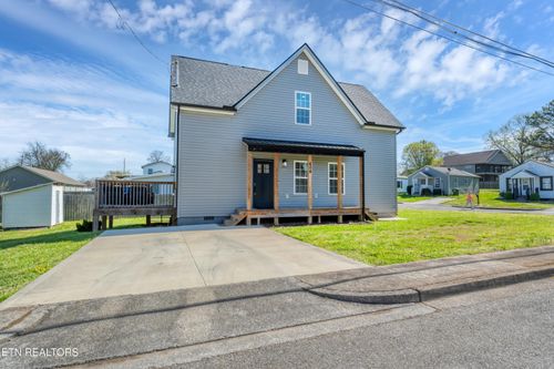 604 Middle St, Maryville, TN, 37804-3225 | Card Image